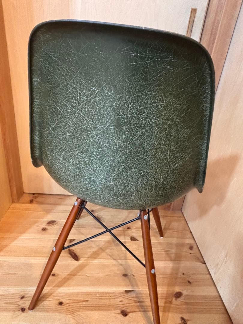 TO27 ハーマンミラー　イームズチェア　サイドシェル