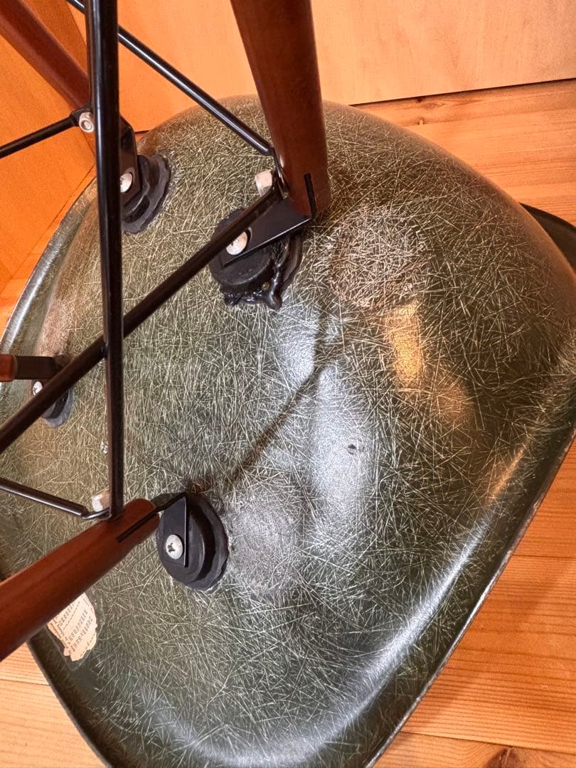 TO27 ハーマンミラー　イームズチェア　サイドシェル