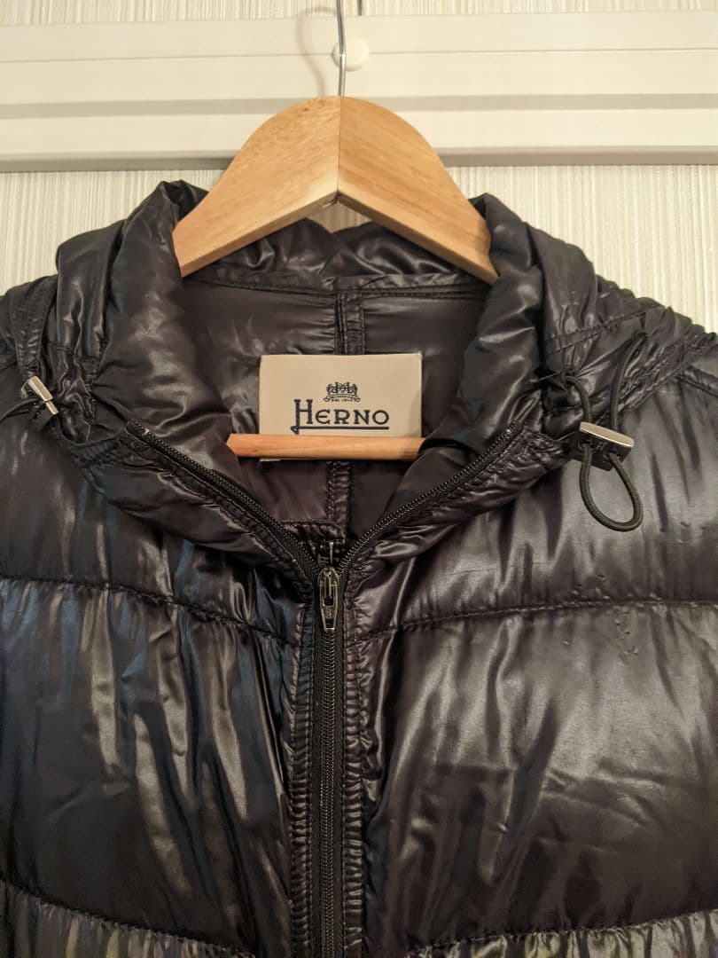 Herno ヘルノ　フード付きダウンジャケット 黒　ライトダウン　インナーダウン