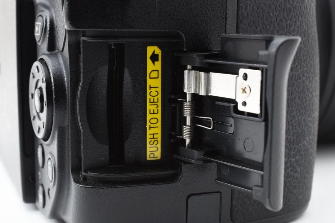 【美品】Nikon ニコン D5300　✨Wi-Fi機能搭載✨お得なセット付き✨