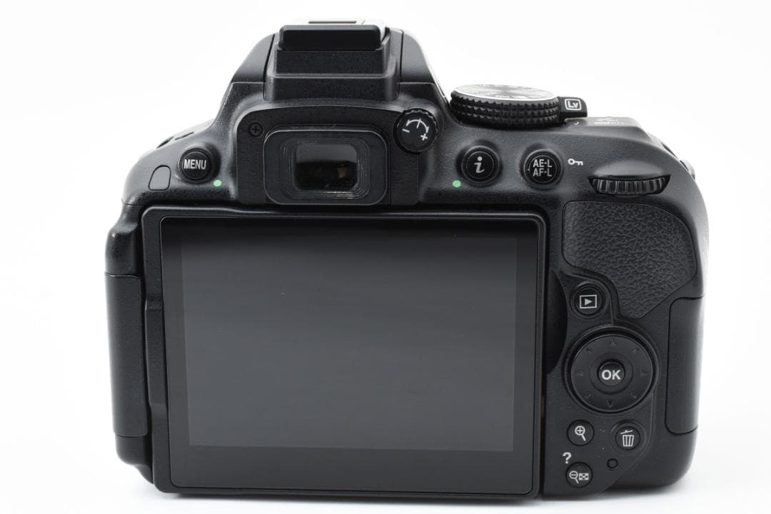 【美品】Nikon ニコン D5300　✨Wi-Fi機能搭載✨お得なセット付き✨