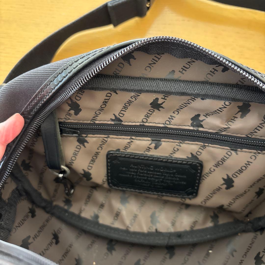 田中ハンティングワールド ブラックボディバッグ