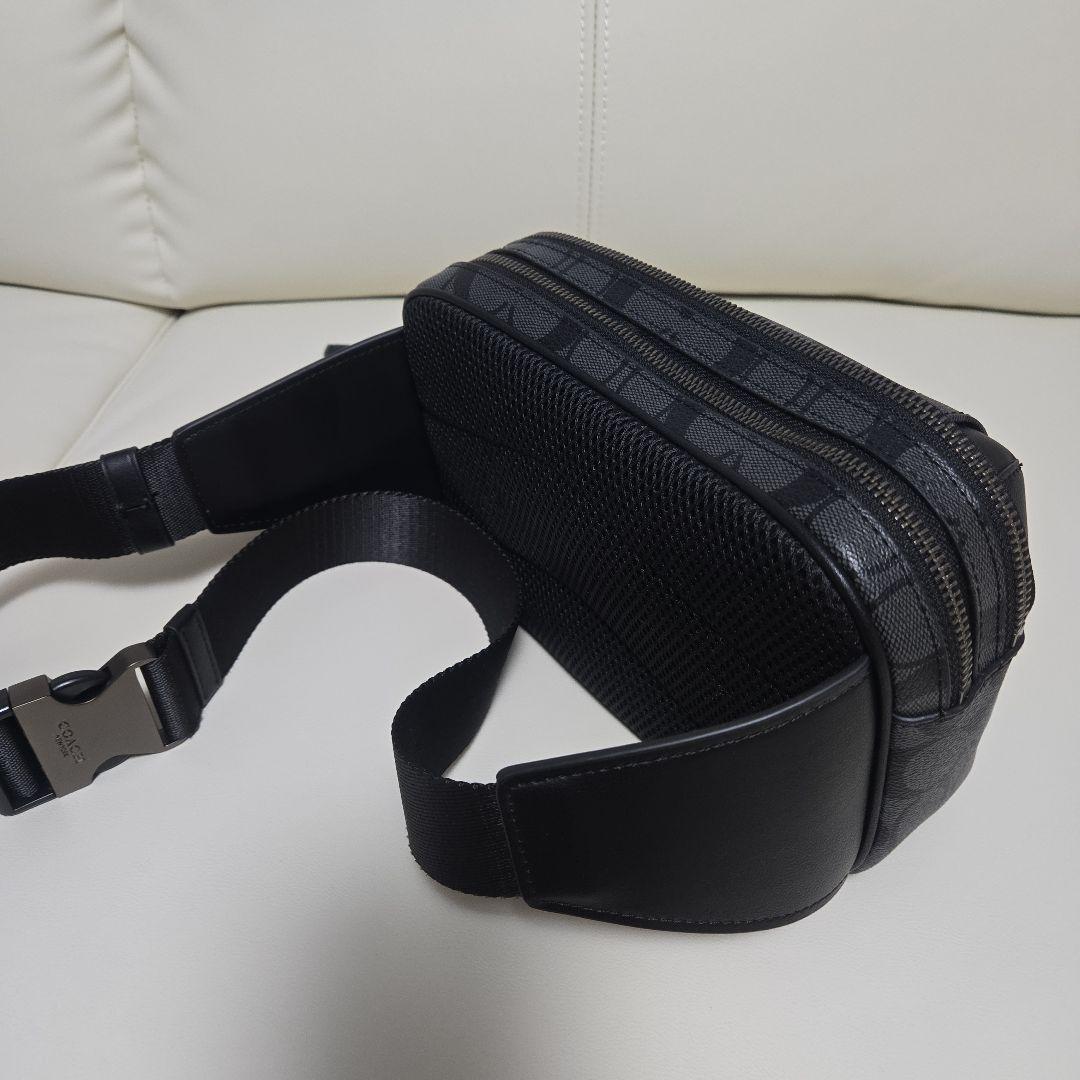 コーチ ボディバッグ 黒