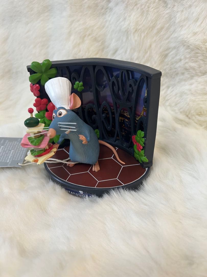 ディズニーランドパリ限定　レミーのおいしいレストラン　フィギュア エッフェル塔②