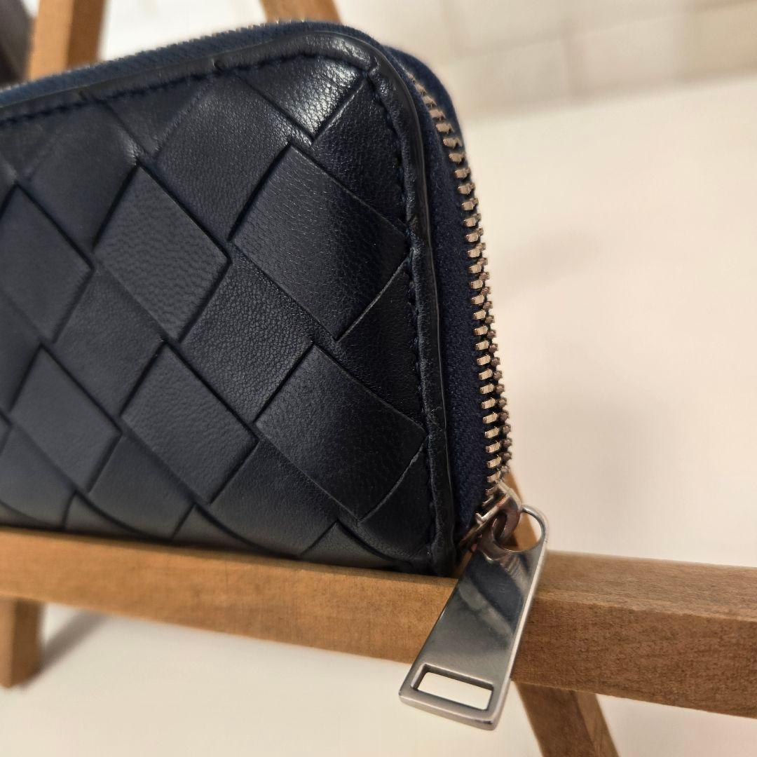 美品 ボッテガヴェネタ ケース　マキシイントレチャート　紺