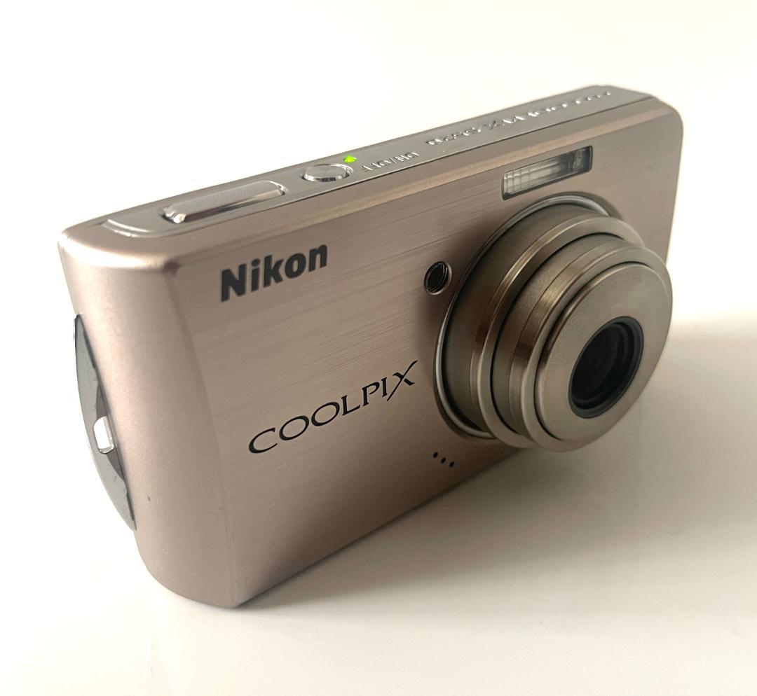 Nikon COOLPIX S520 デジカメ　シルバー　ニコン