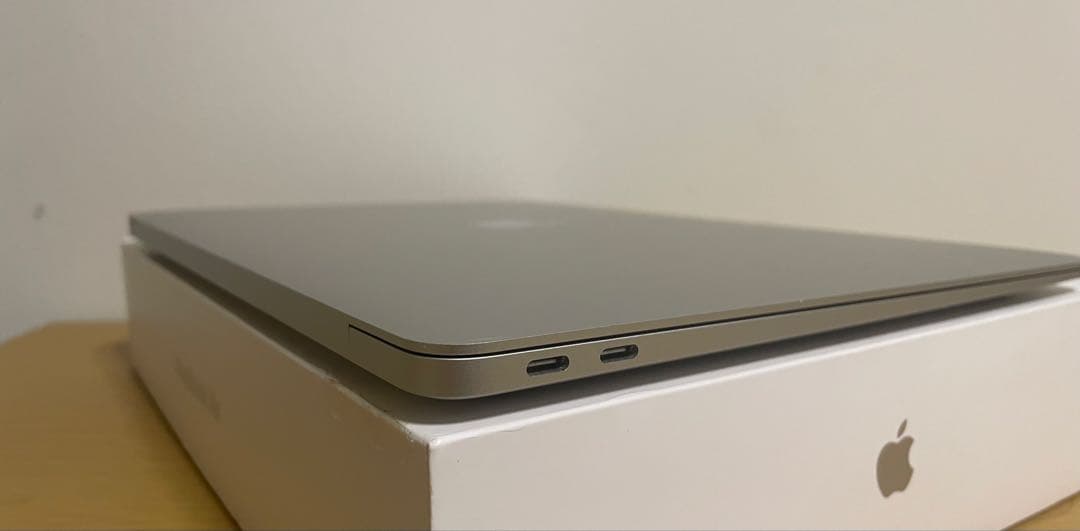 美品 MacBook Air 2020 バッテリー97%