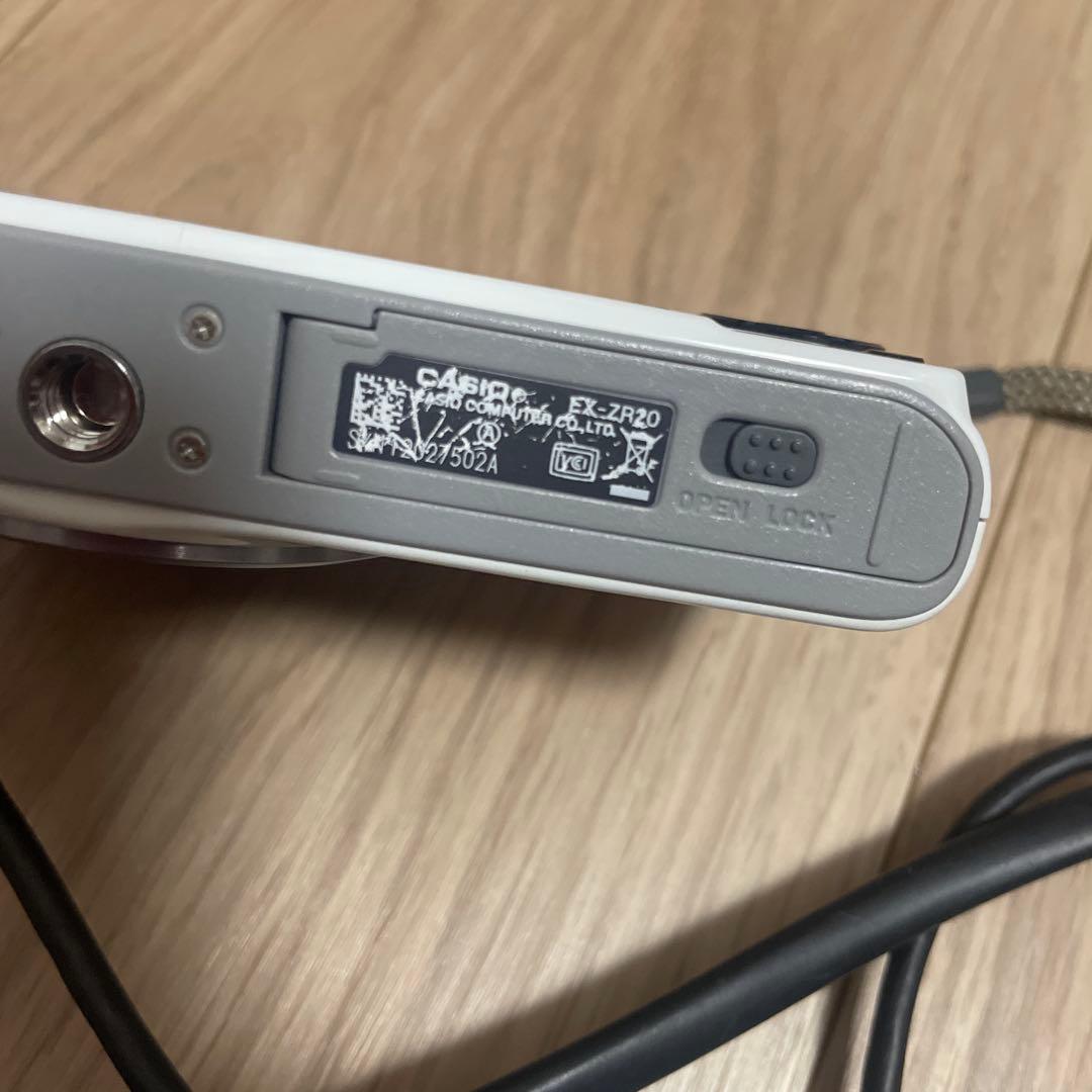 【動作確認済】CASIO EXILIM ホワイト コンパクトデジタルカメラ