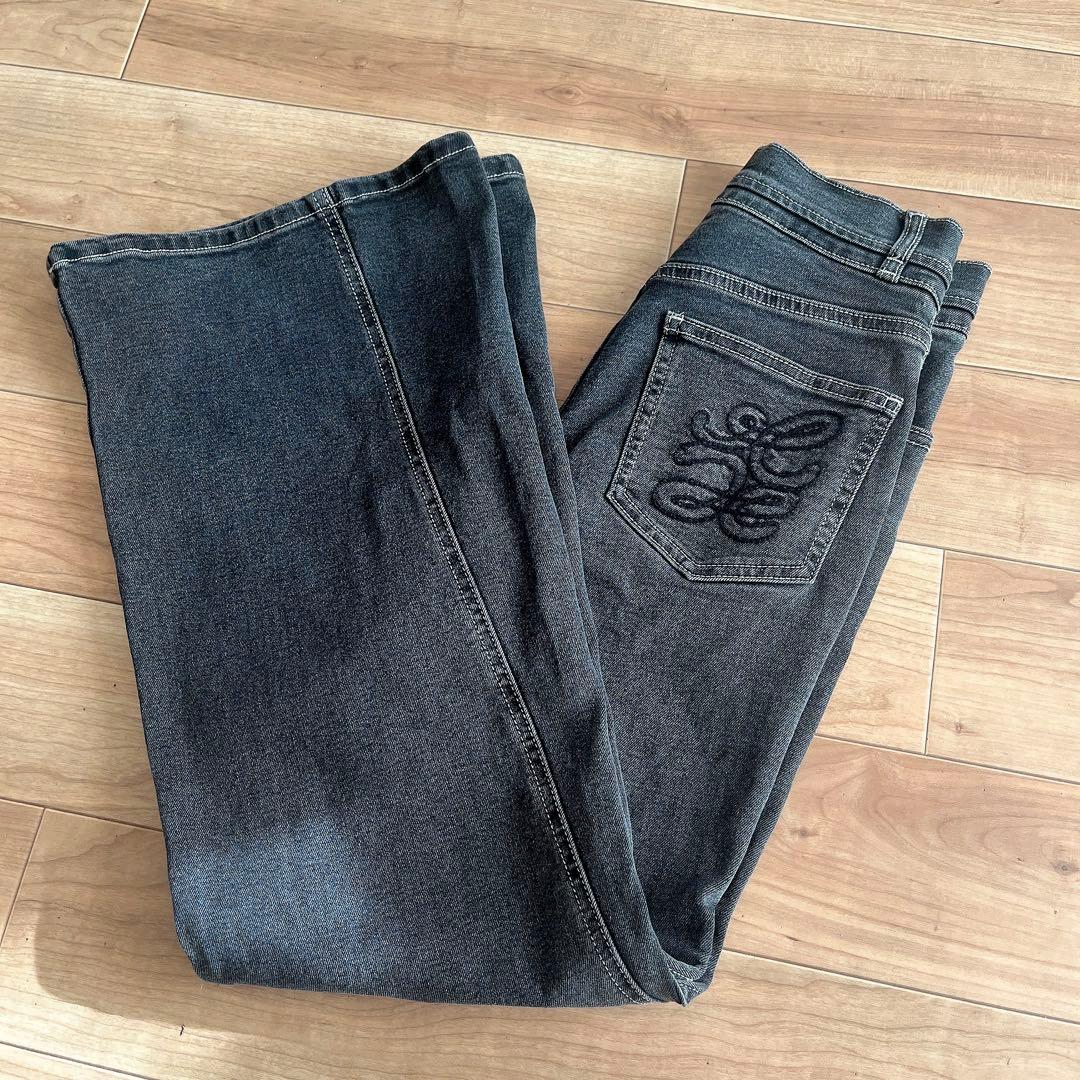 【美品】snidel スナイデル　ストレッチフレアデニムパンツ　ブラック　00