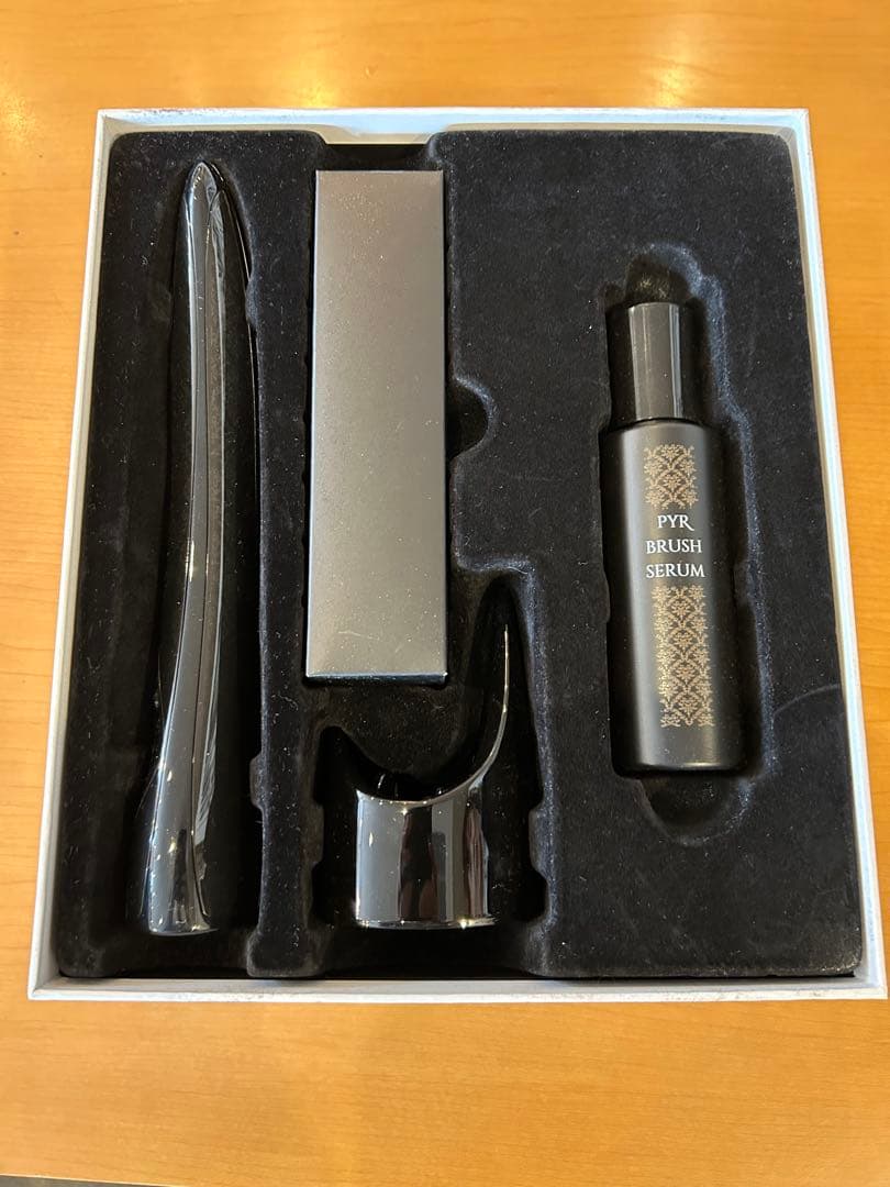 PYR パイラブラッシュ　美顔器＆ヘッドスパ