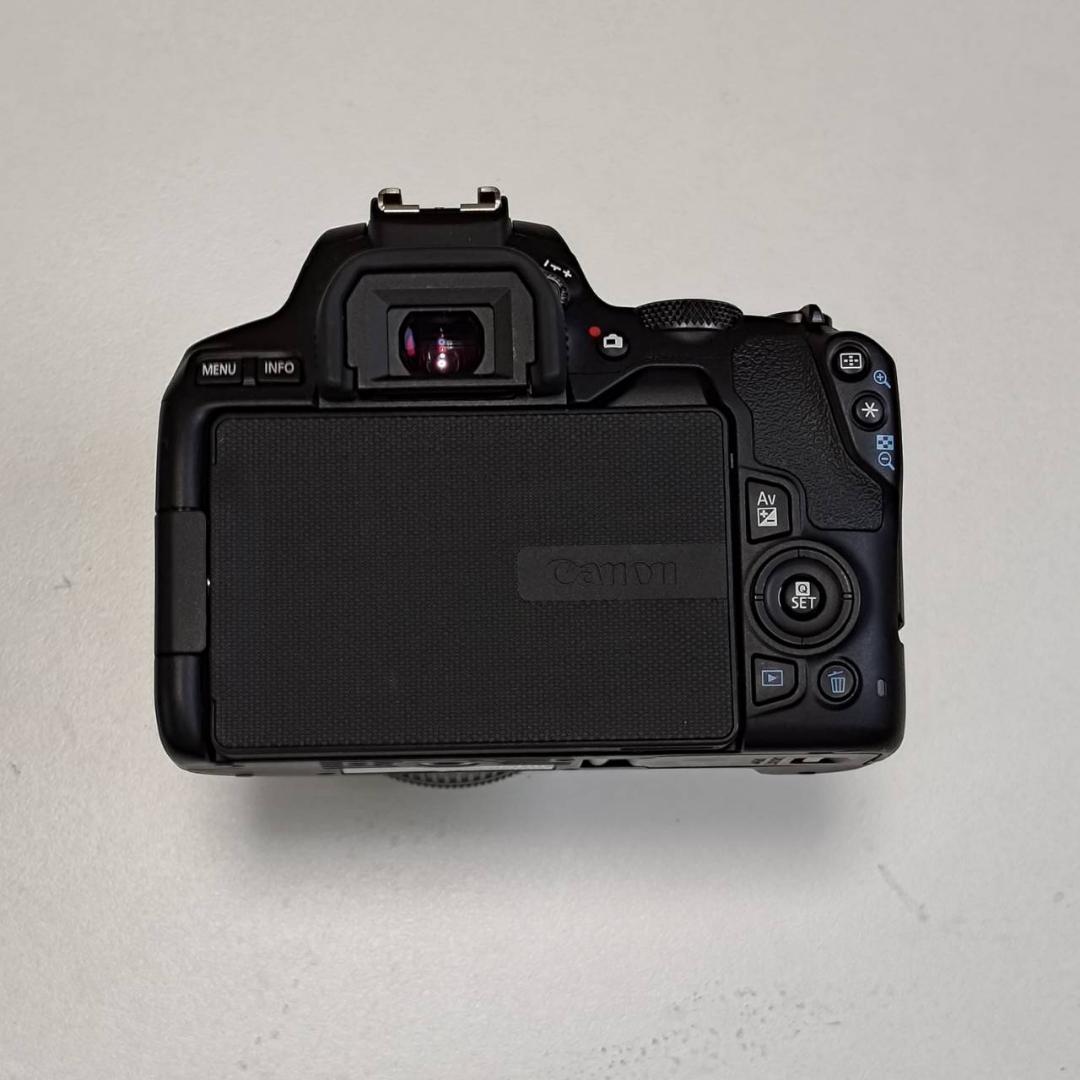 美品 Canon EOS kiss X10 一眼レフカメラ ダブルズームキット