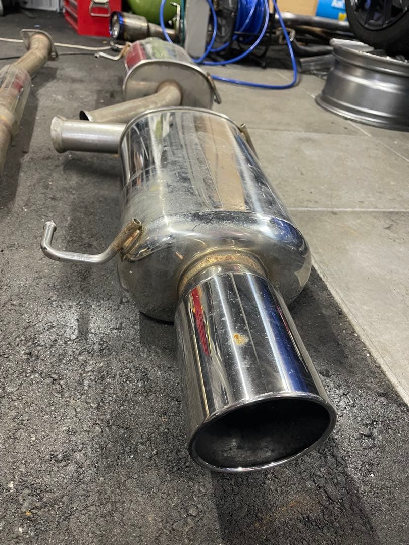 し*や様 スバル　レガシィ　BL5？　BP5？フジツボ　マフラー