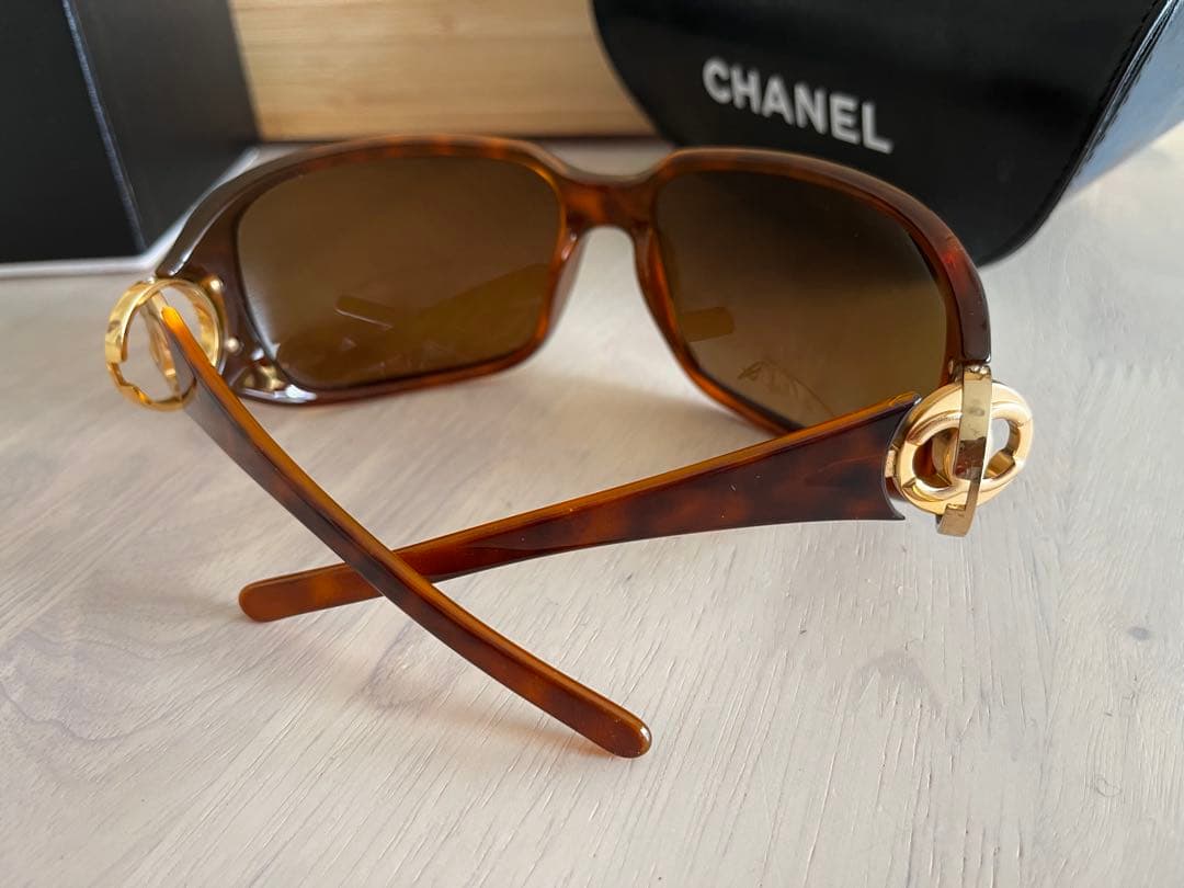 CHANEL ブラウン サングラス