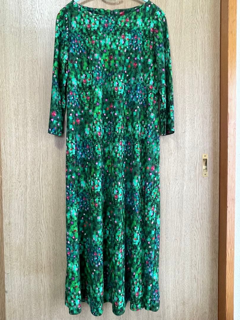 週末バーゲン❣️未使用❣️シビラ❣️グリーン❣️ブラッシュプリントワンピース❣️