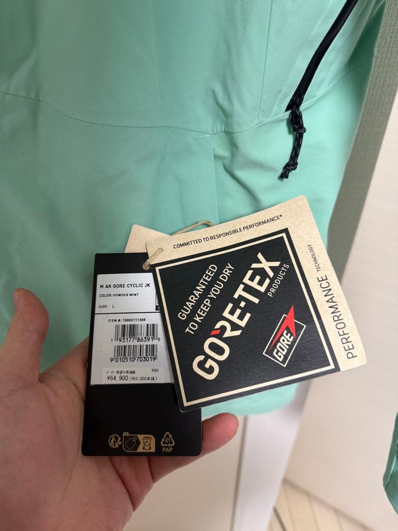 新品未使用　BURTON [ak] GORE-TEXウェア