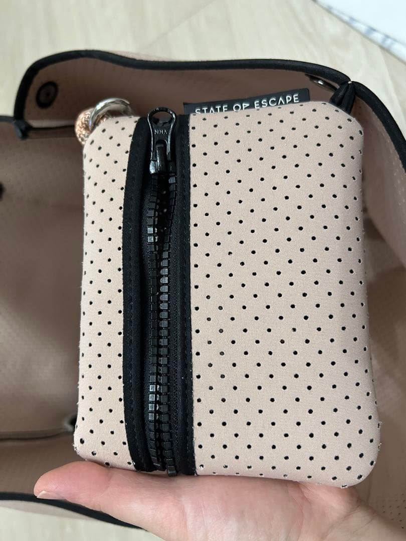 エスケープ トート ブラッシュ 美品 未使用に近い マザーズバッグ 正規品