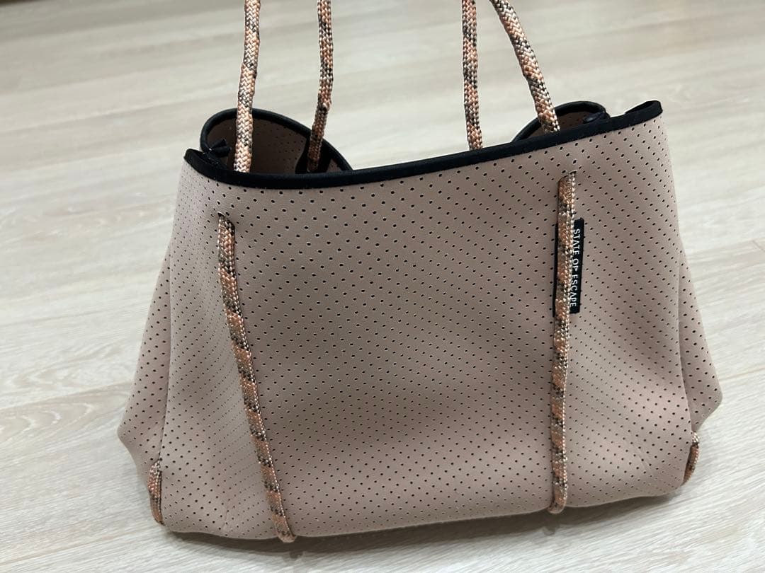 エスケープ トート ブラッシュ 美品 未使用に近い マザーズバッグ 正規品