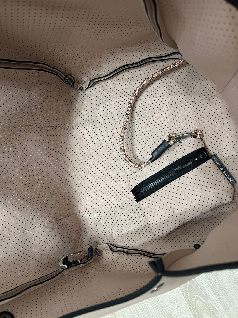 エスケープ トート ブラッシュ 美品 未使用に近い マザーズバッグ 正規品