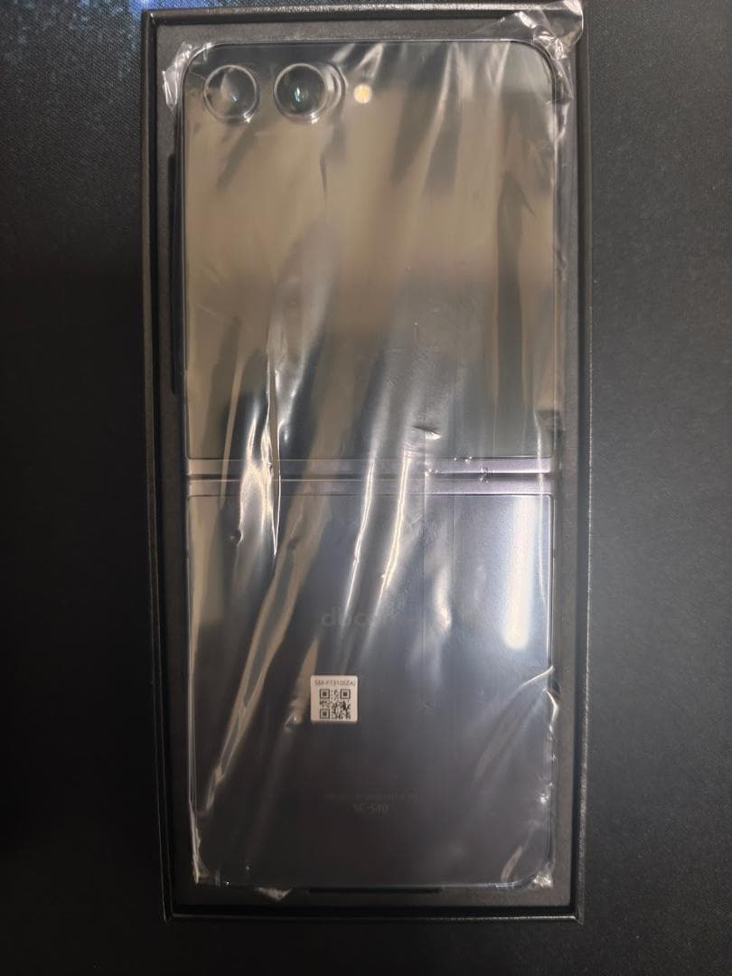 新品 Galaxy Z Flip 5 256gb グラファイト ケース付き