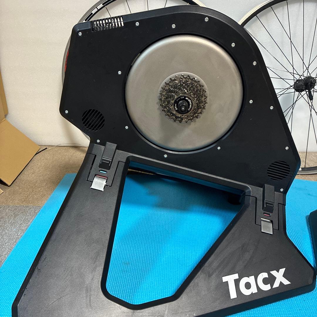Tacx スマートトレーナー　前輪用スタンド付き