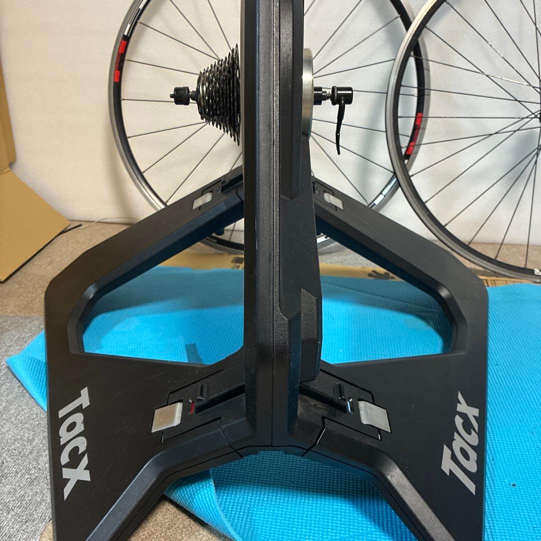 Tacx スマートトレーナー　前輪用スタンド付き