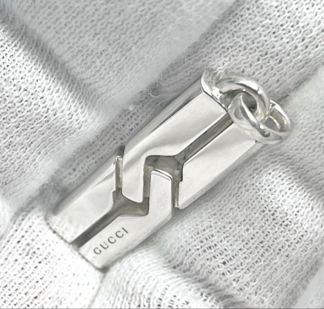 美品　GUCCI ノットペンダント