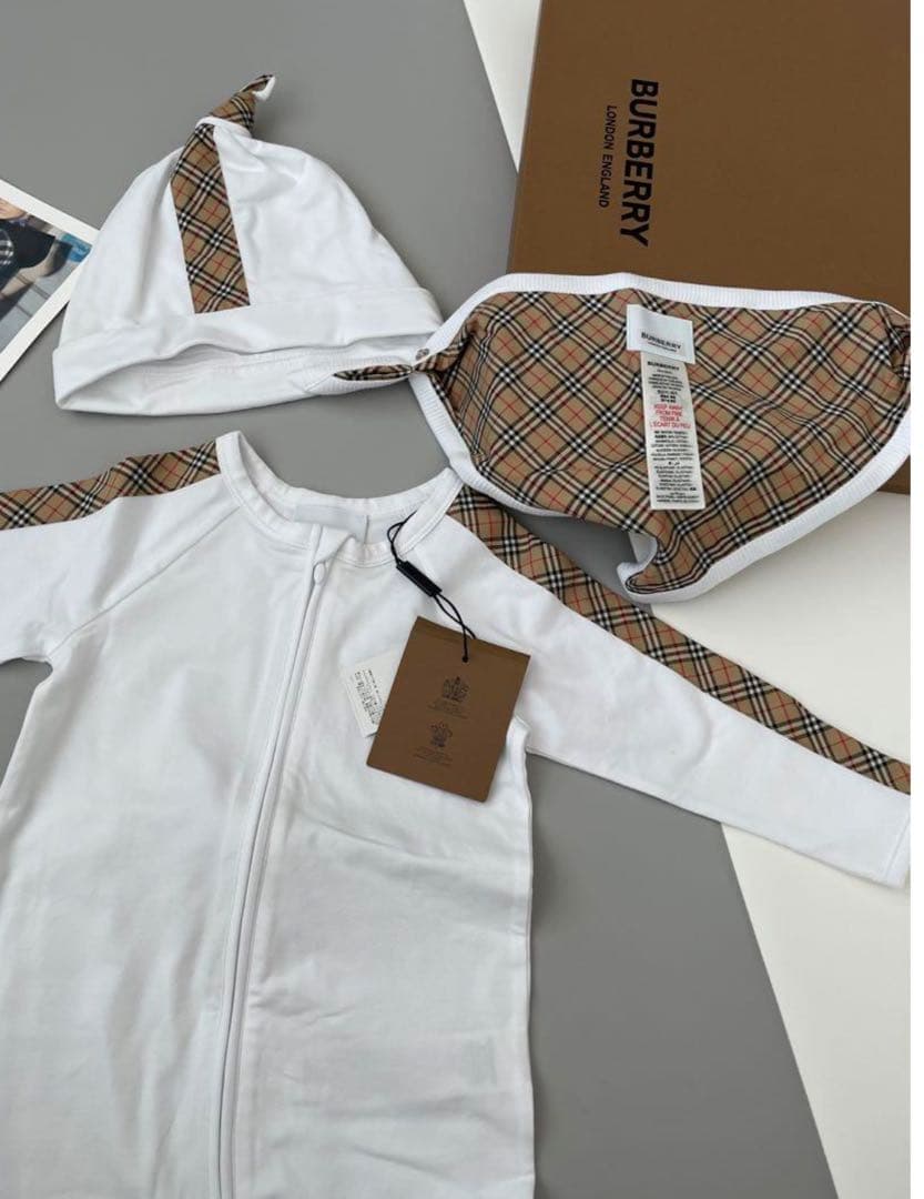 新品　未使用　BURBERRYチェックトリムコットンスリーピース ベイビー