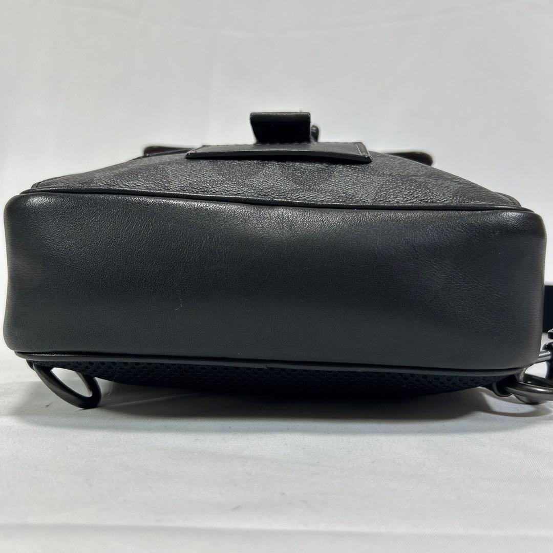 【極美品】コーチ トラックパック ボディバッグ Disneyコラボ レザー 黒