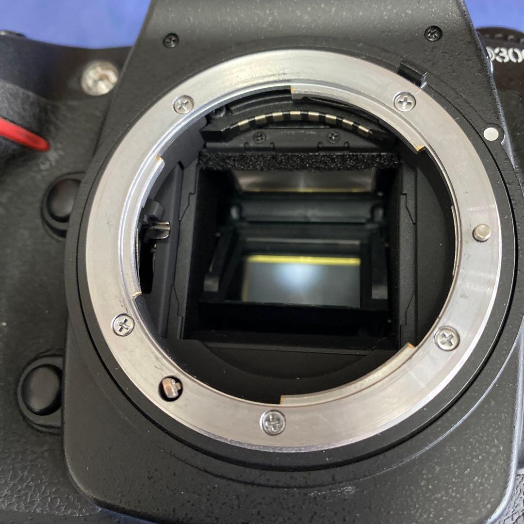 格安、Nikon D300 デジタル一眼レフカメラ、レンズ付き値引きしました。