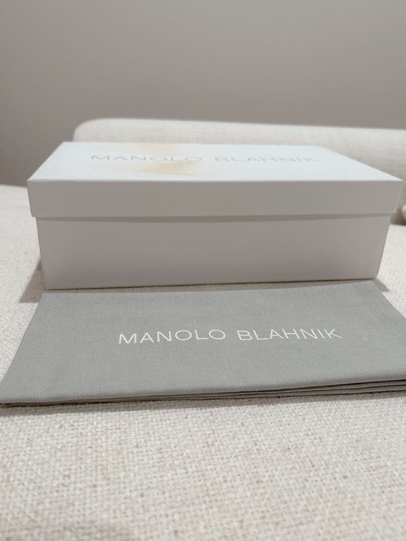 MANOLO BLAHNIKネイビーホワイトチェックバックストラップパンプス