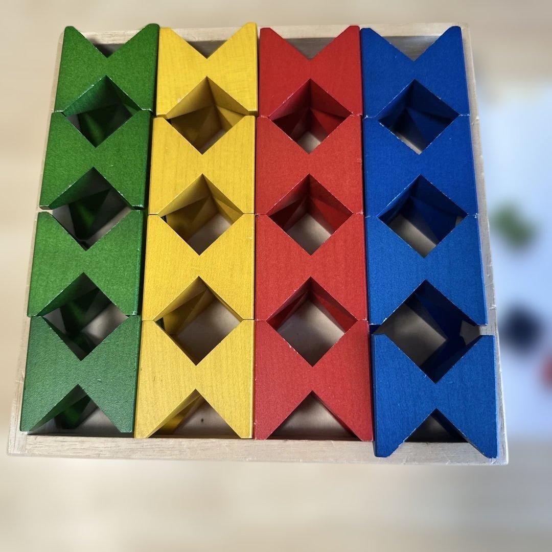 ワールドワイドキッズ　ネフスピールNaef Spiel 知育玩具　絵本と木箱付き