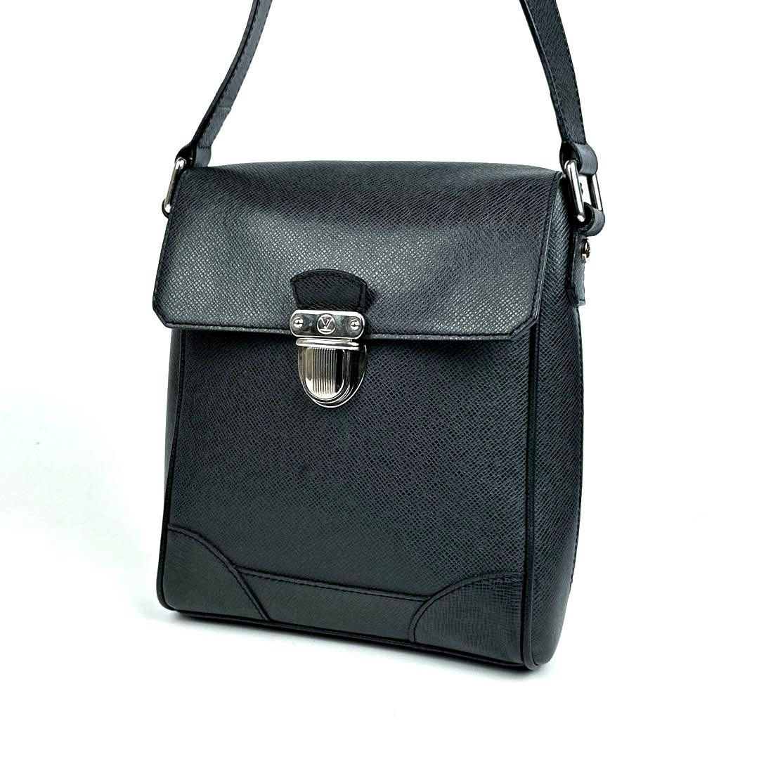 あ ルイヴィトン タイガ ルカ アルドワーズ M31192ショルダーバッグ