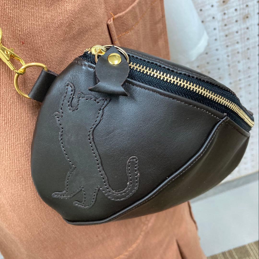 本革ハンドメイド　ボディーバッグ　シルエット猫　魚チャーム　フルオーダー専用