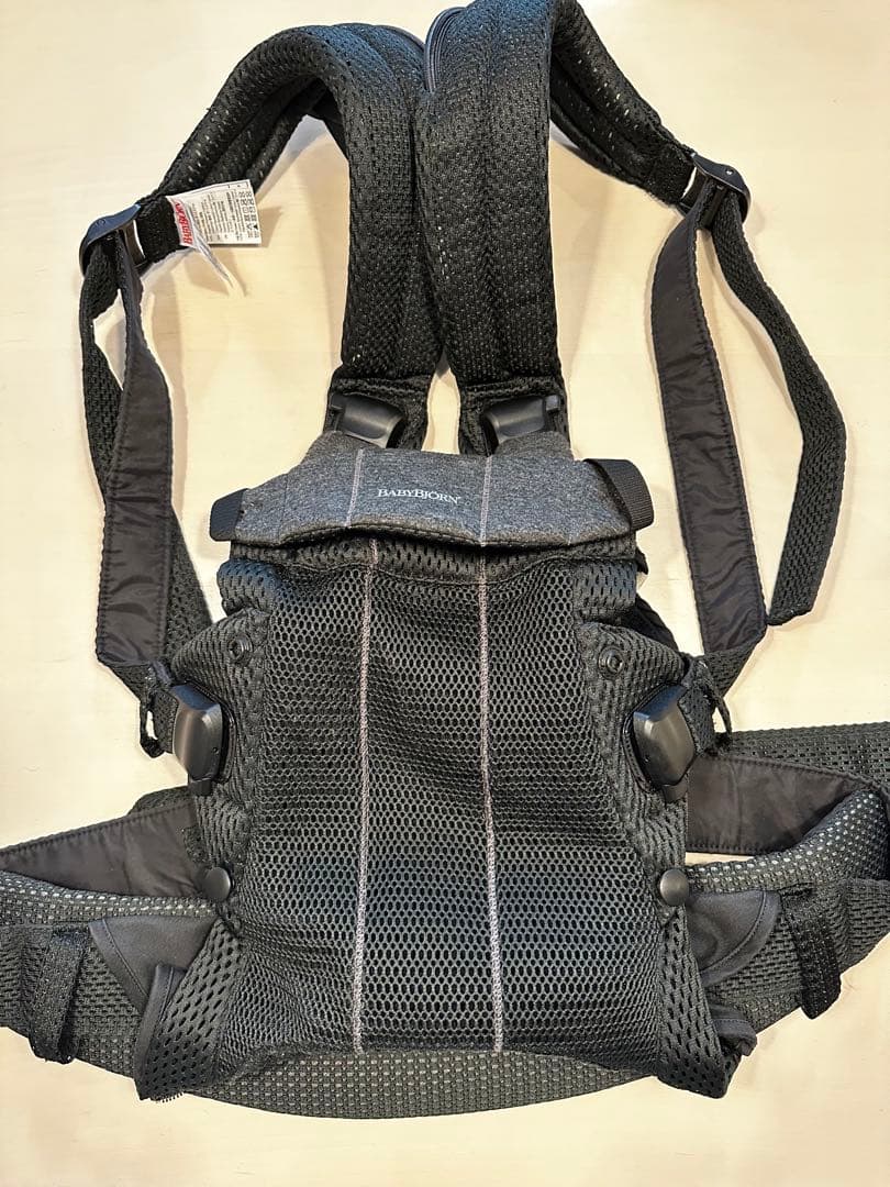 美品✨ベビービョルン ハーモニー よだれカバー付き　ブラック　箱あり