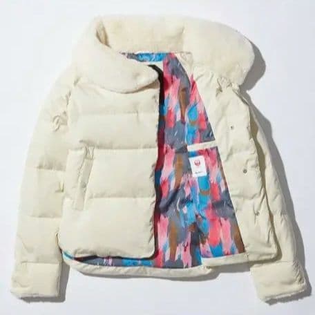 ホワイト ダウンジャケット