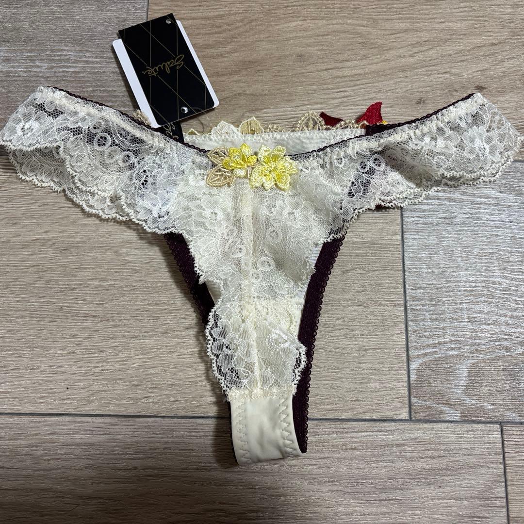 Salute. 花柄刺繍 ブラジャーショーツセット M/C70