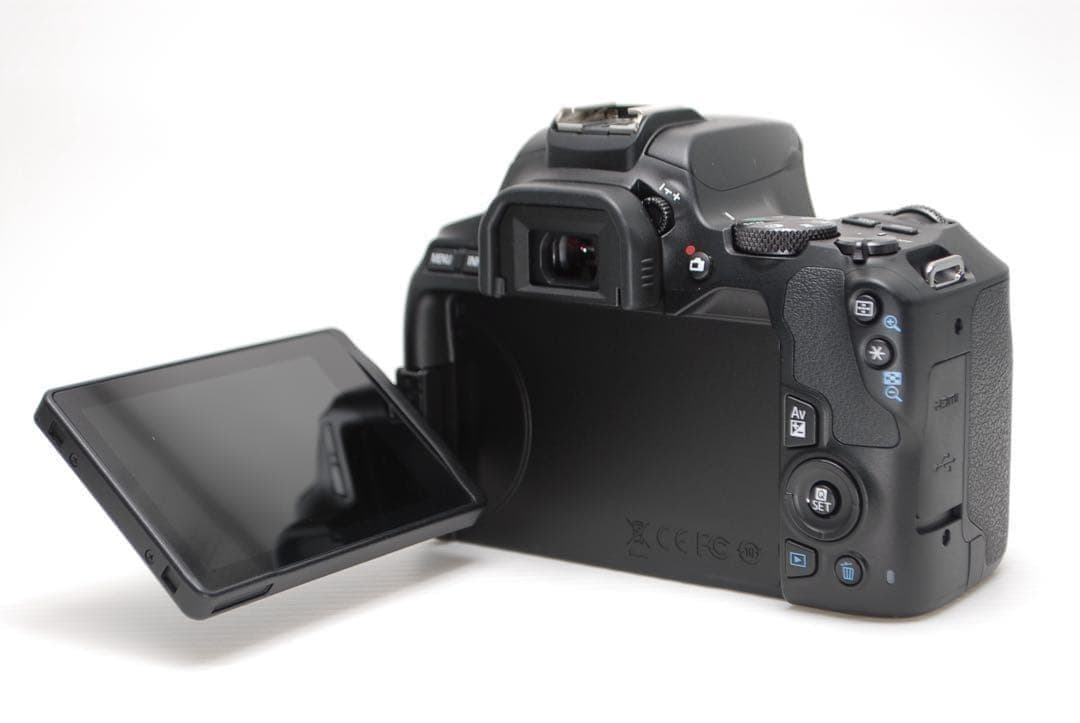 ❤️手ぶれ補正付き❤️Canon kiss X10 トリプルレンズセット 美品