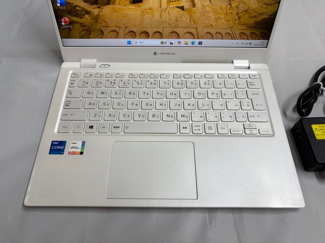 【美品】Dynabook GZ/HPW i7 11世代 16GB/256GB 白