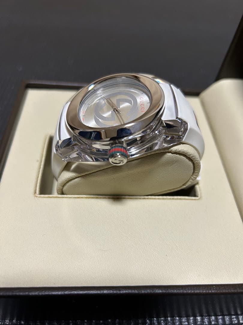 GUCCI グッチ ホワイトシリコンバンド 時計