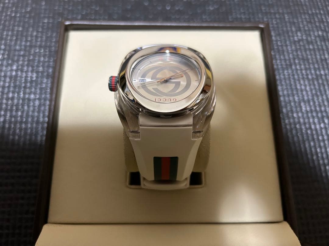 GUCCI グッチ ホワイトシリコンバンド 時計