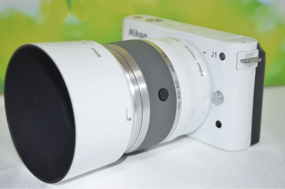 訳あり⭐️コンパクトミラーレスカメラ⭐️大人気ホワイト⭐️ ニコン　J1