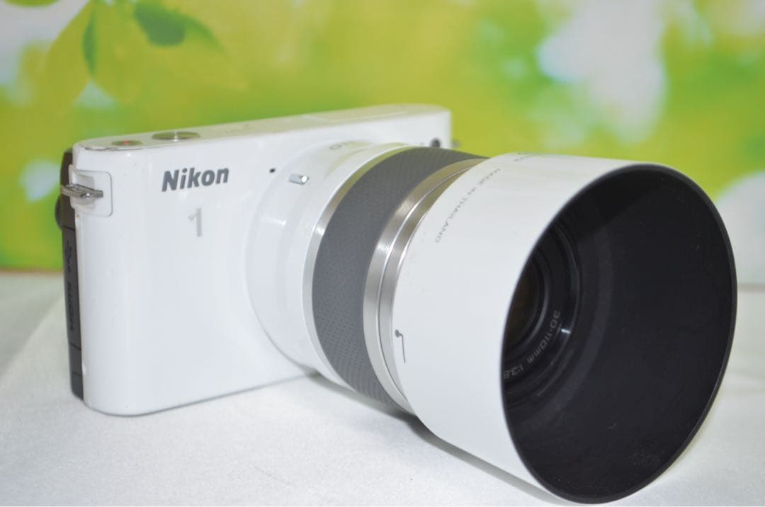 訳あり⭐️コンパクトミラーレスカメラ⭐️大人気ホワイト⭐️ ニコン　J1