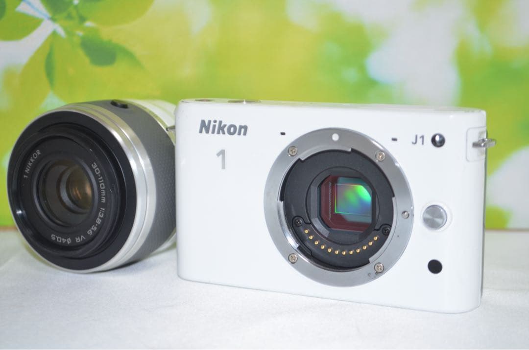 訳あり⭐️コンパクトミラーレスカメラ⭐️大人気ホワイト⭐️ ニコン　J1