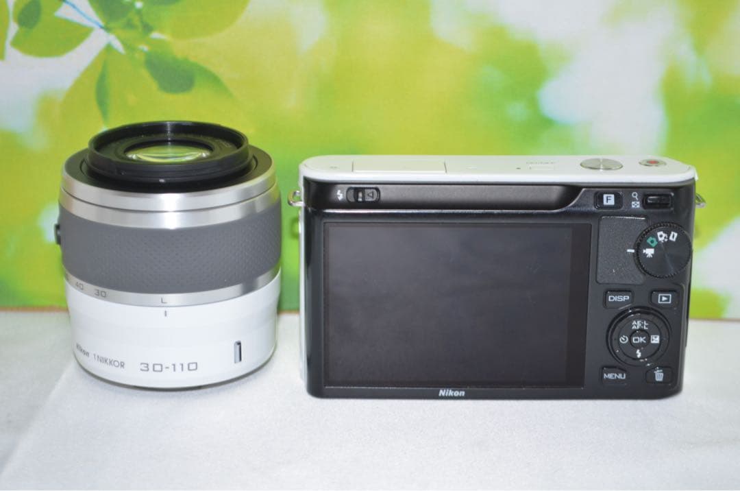 訳あり⭐️コンパクトミラーレスカメラ⭐️大人気ホワイト⭐️ ニコン　J1