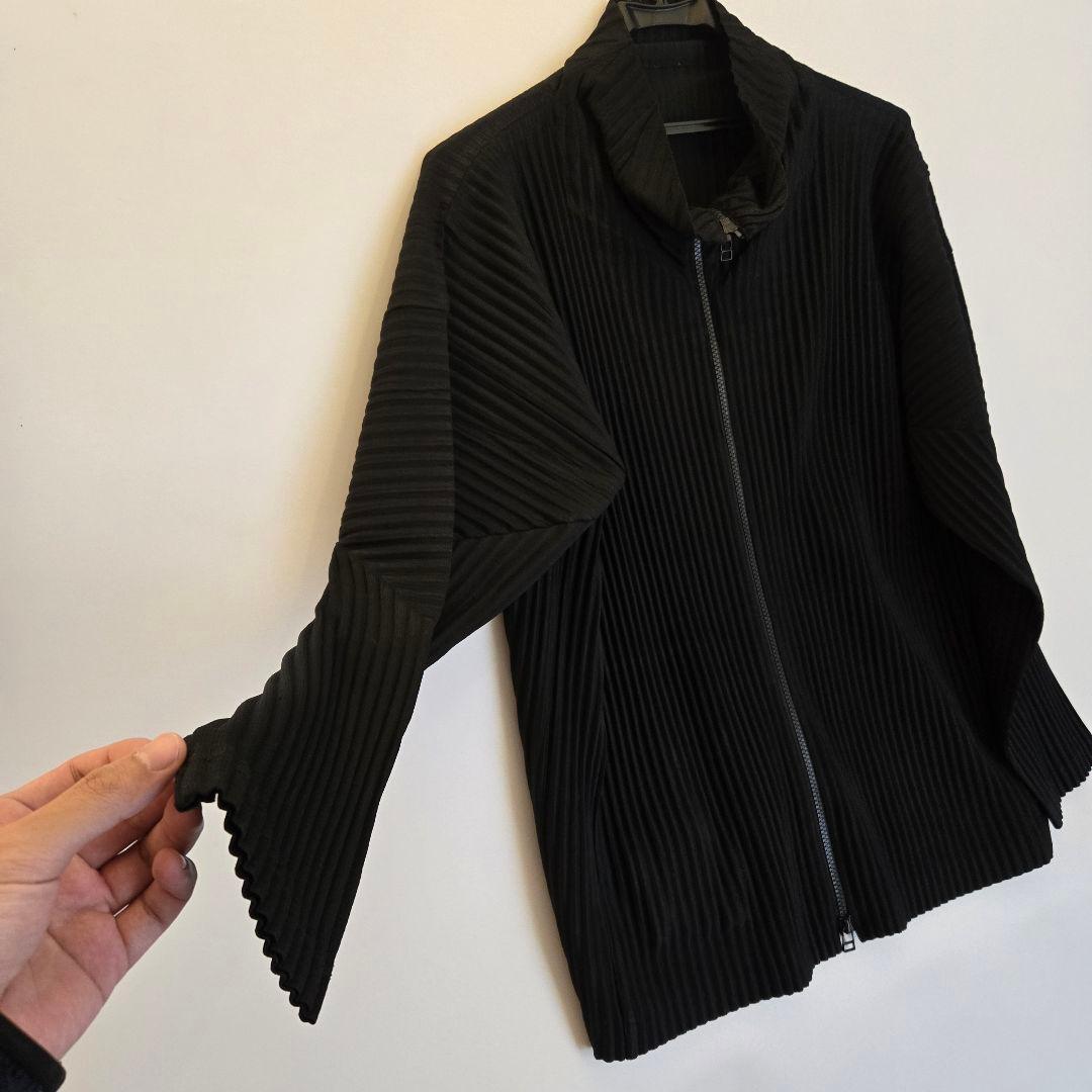 オムプリッセ　ベーシックプリーツジップブルゾン　ブラック　イッセイミヤケ