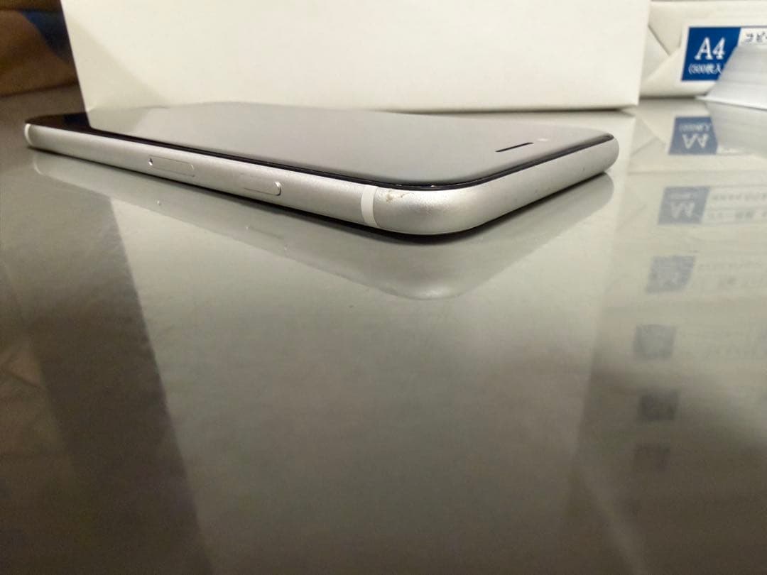 Apple iPhone SE (第2世代) ホワイト 本体　64GB美品