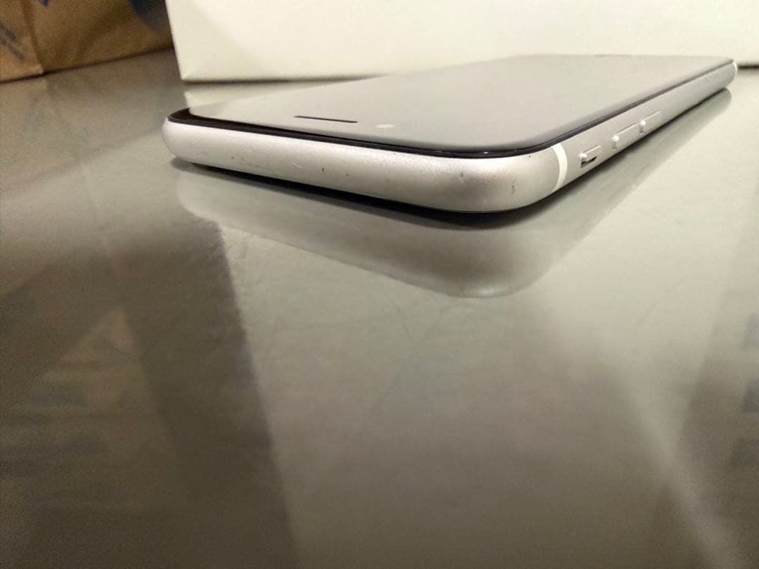 Apple iPhone SE (第2世代) ホワイト 本体　64GB美品