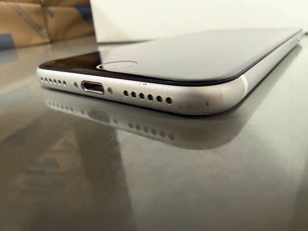 Apple iPhone SE (第2世代) ホワイト 本体　64GB美品