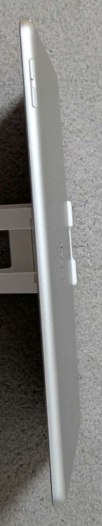 Apple iPad 第8世代 32GB Wi-FIモデルシルバー 本体