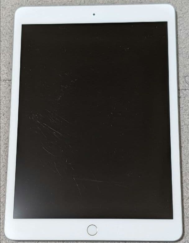 Apple iPad 第8世代 32GB Wi-FIモデルシルバー 本体